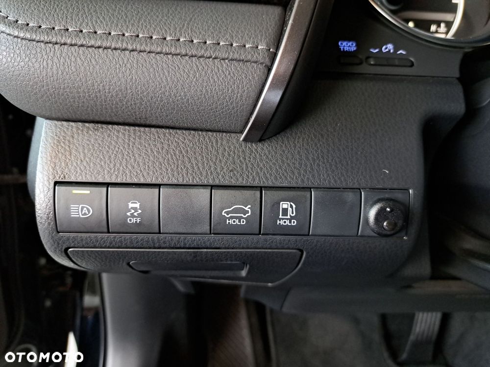 Toyota Camry 2.5 Hybrid Comfort CVT - 35