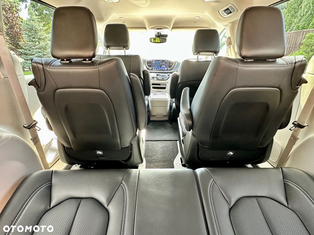 Chrysler Pacifica - 32
