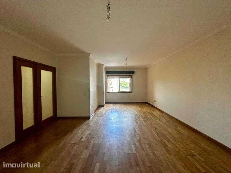 Arrendo Apartamento T2+1 Lugar de garagem - Grande imagem: 2/8