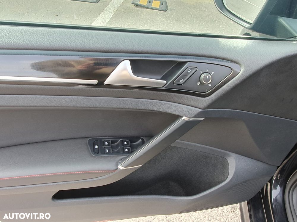 Volkswagen Golf GTI BlueMotion Technology DSG - 30