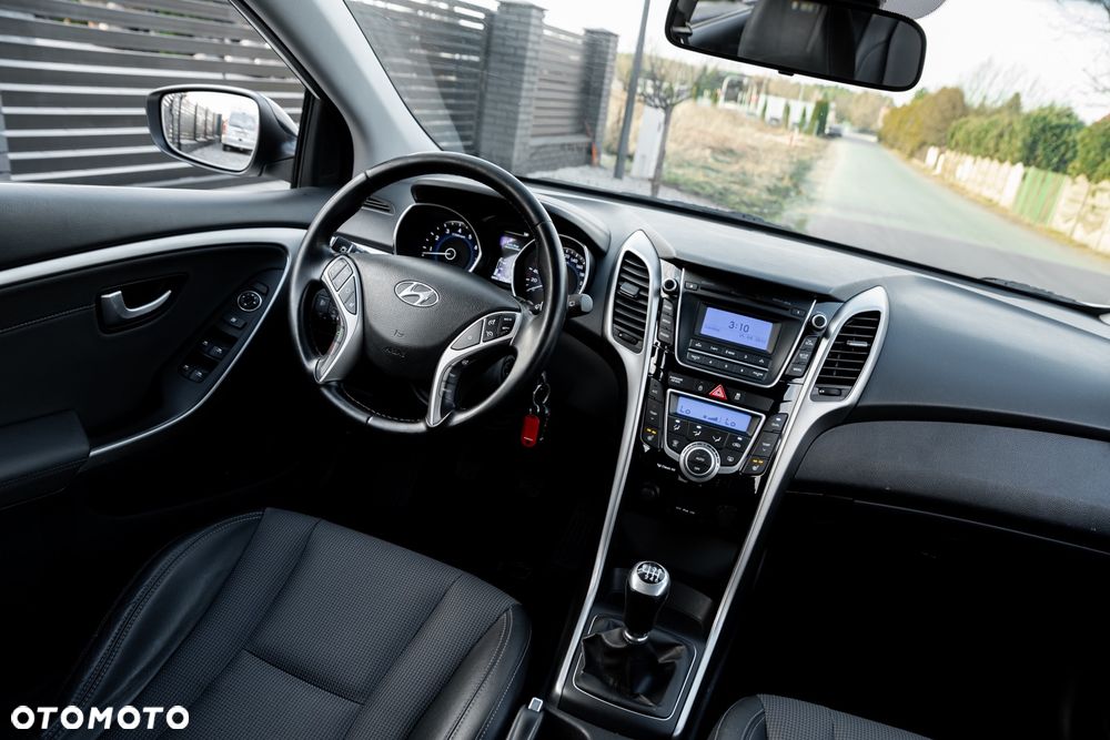 Hyundai i30 i30cw 1.6 Trend - 28