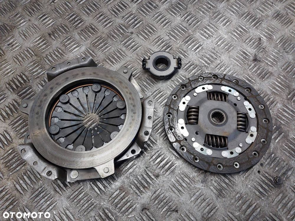 SPRZĘGŁO TARCZA + DOCISK + ŁOŻYSKO OPOROWE PEUGEOT 206 I 1.4 8V - 5