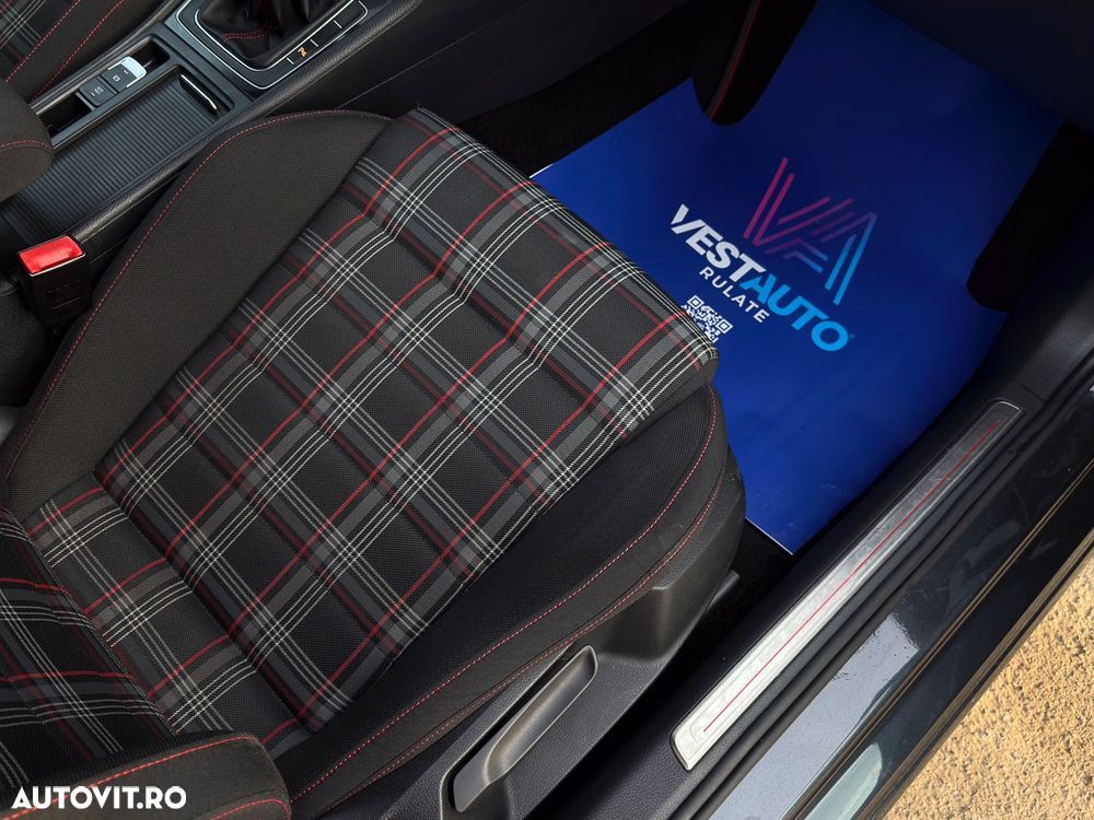 Volkswagen Golf - 26