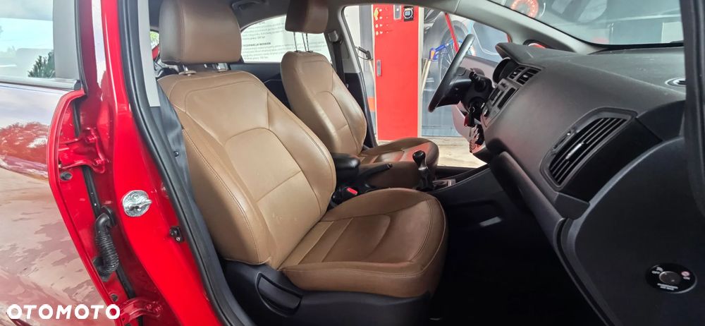 Kia Rio 1.2 Fifa World Cup Edition - 37