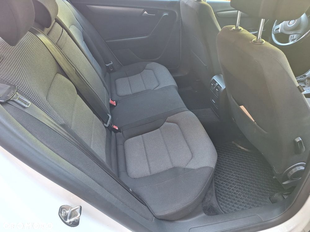 Volkswagen Passat - 16