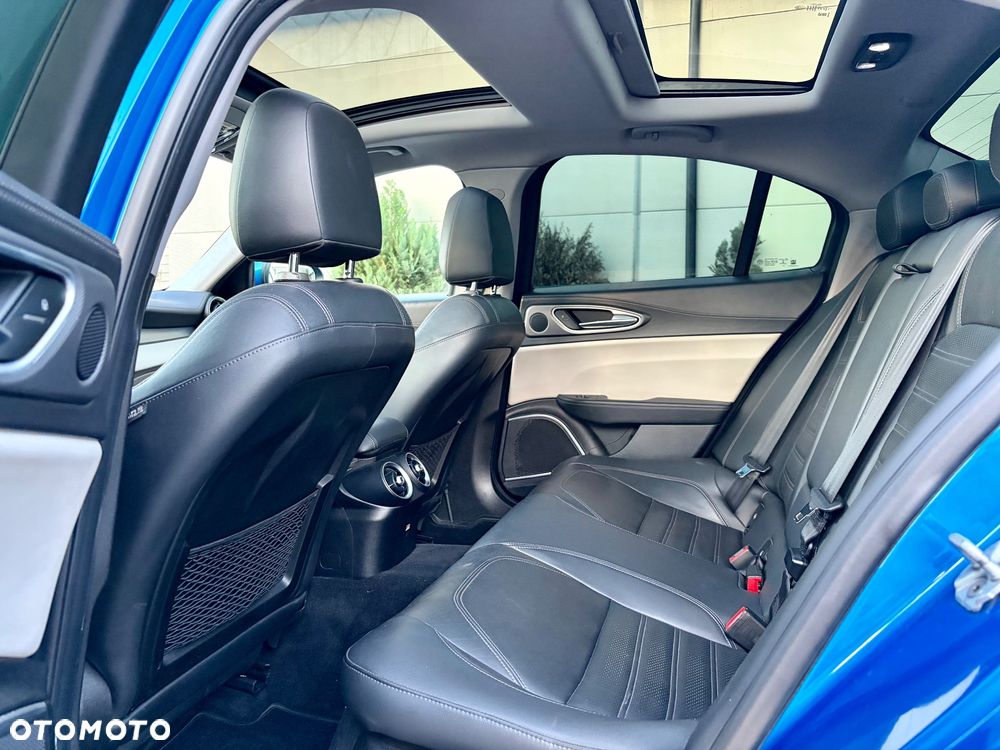 Alfa Romeo Giulia 2.0 Turbo 16V AT8 Veloce - 24