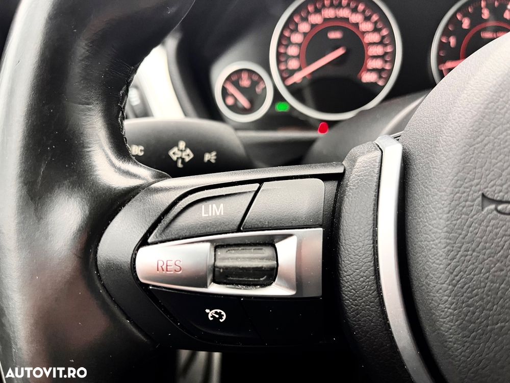 BMW Seria 3 330e iPerformance M Sport - 35