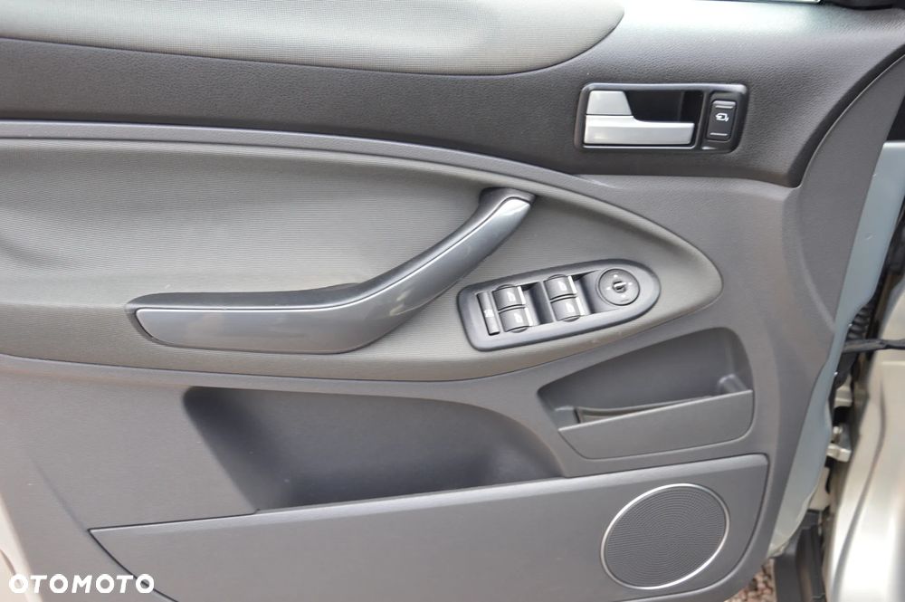 Ford Kuga - 21