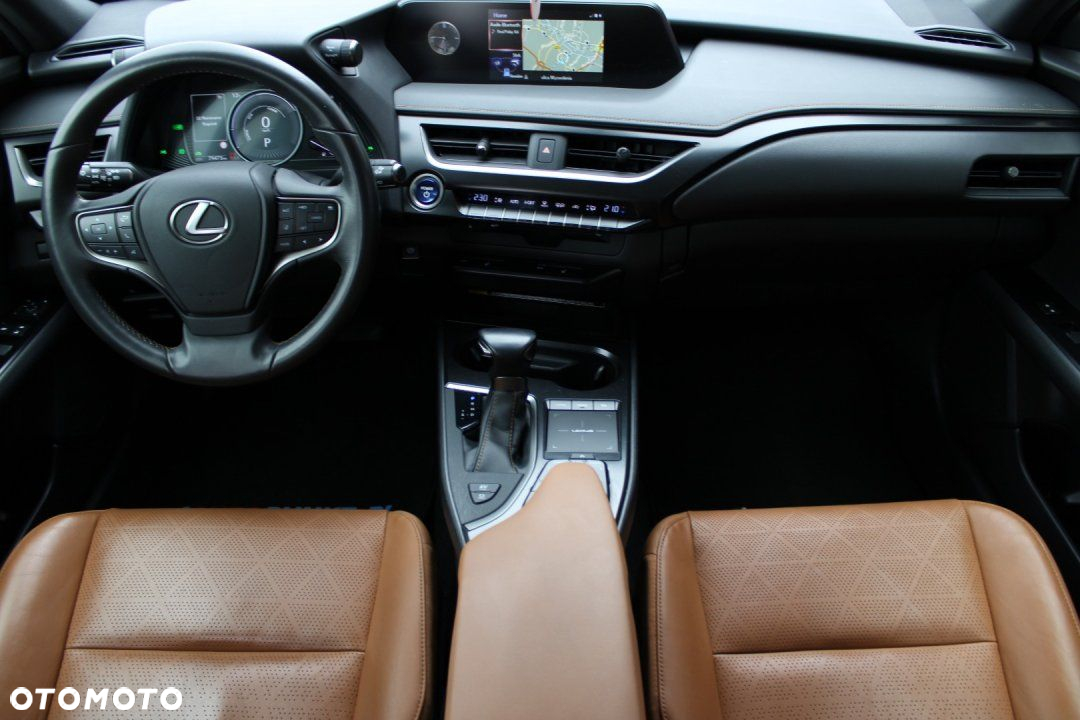 Lexus UX - 16