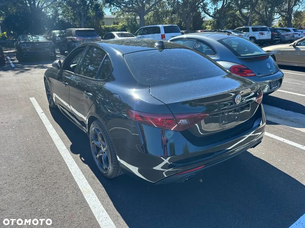 Alfa Romeo Giulia 2.0 Turbo 16V AT8 Veloce - 4