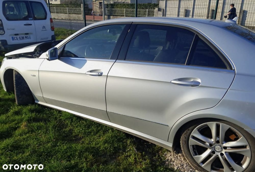Mercedes-Benz Klasa E 350 CDI DPF BlueEFFICIENCY 7G-TRONIC Avantgarde - 2