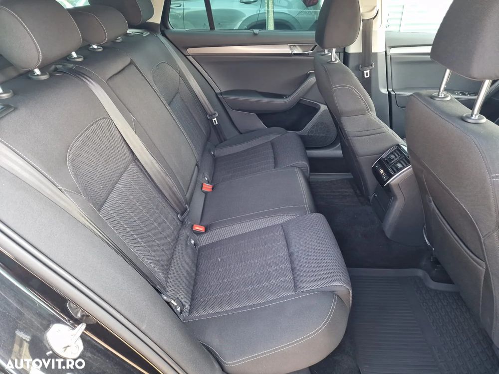 Skoda Superb 2.0 TDI DSG Premium Edition - 37