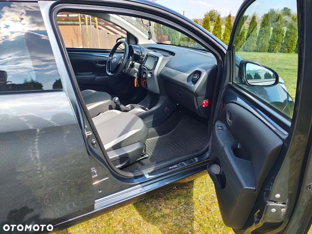 Toyota Aygo x-business - 15
