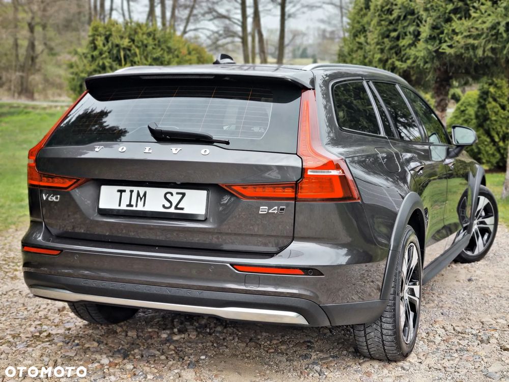 Volvo V60 Cross Country B4 D AWD Ultimate - 13