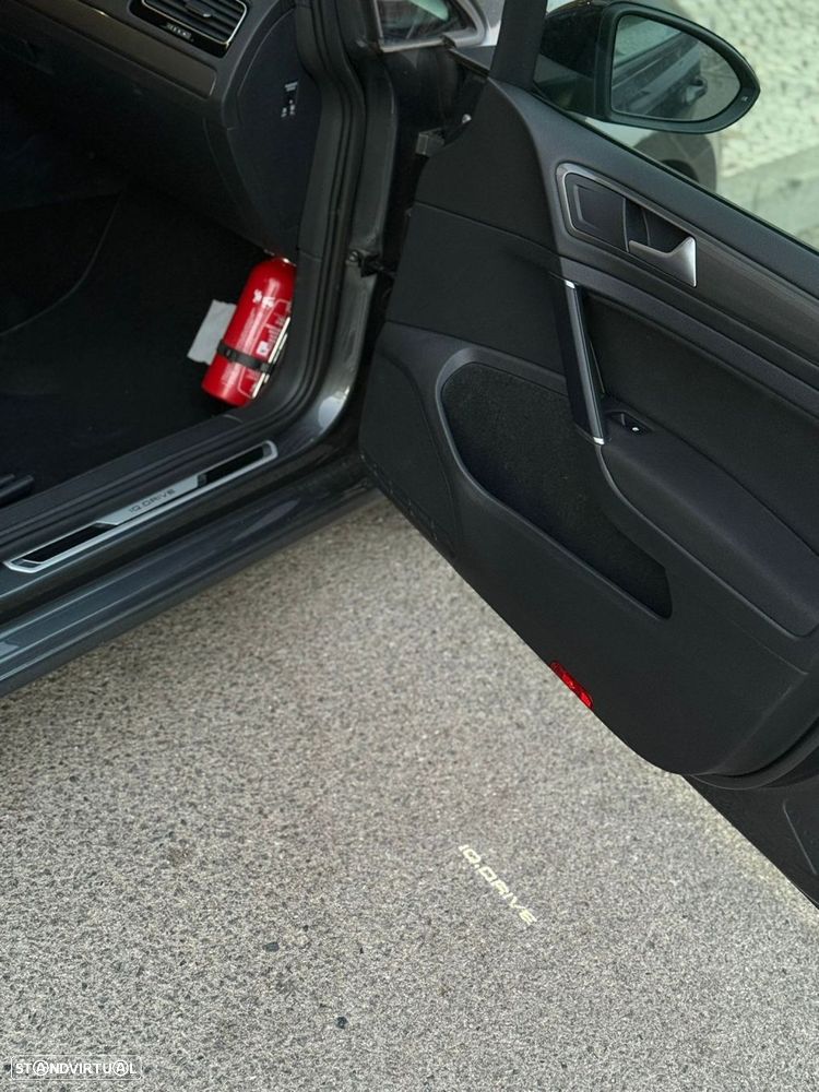 VW Golf Variant 1.6 TDi SCR IQ.DRIVE - 32