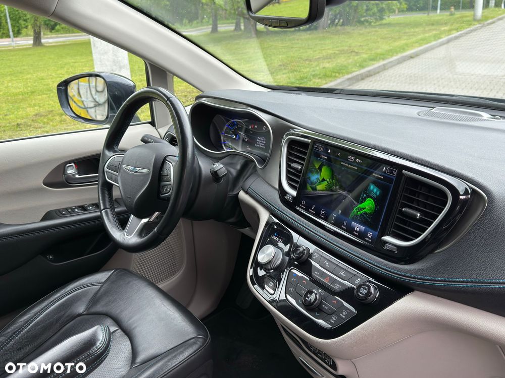 Chrysler Pacifica - 26
