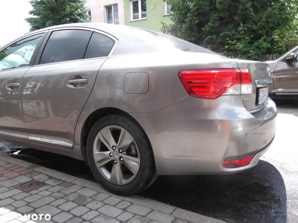 Toyota Avensis - 8
