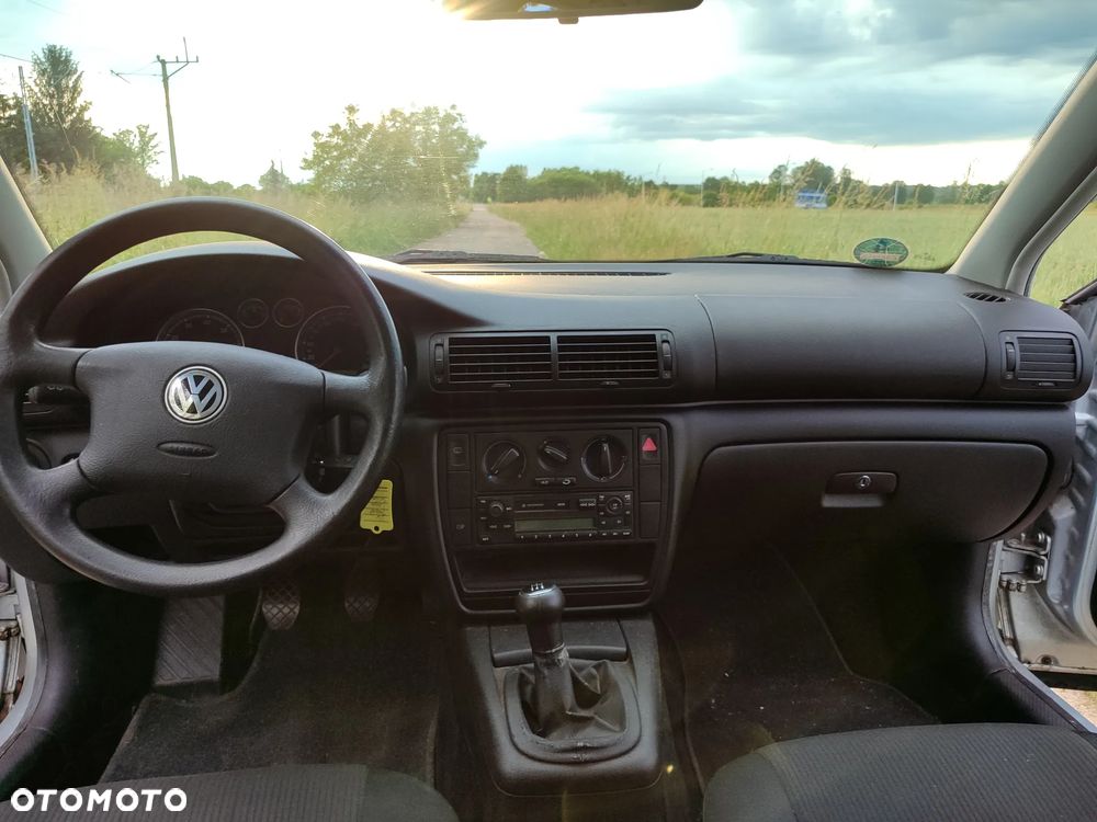 Volkswagen Passat 1.6 - 23