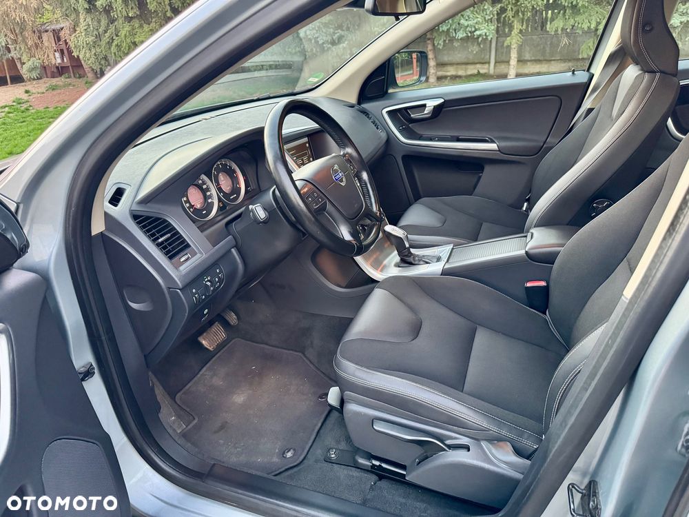 Volvo XC 60 D4 Geartronic Momentum - 17