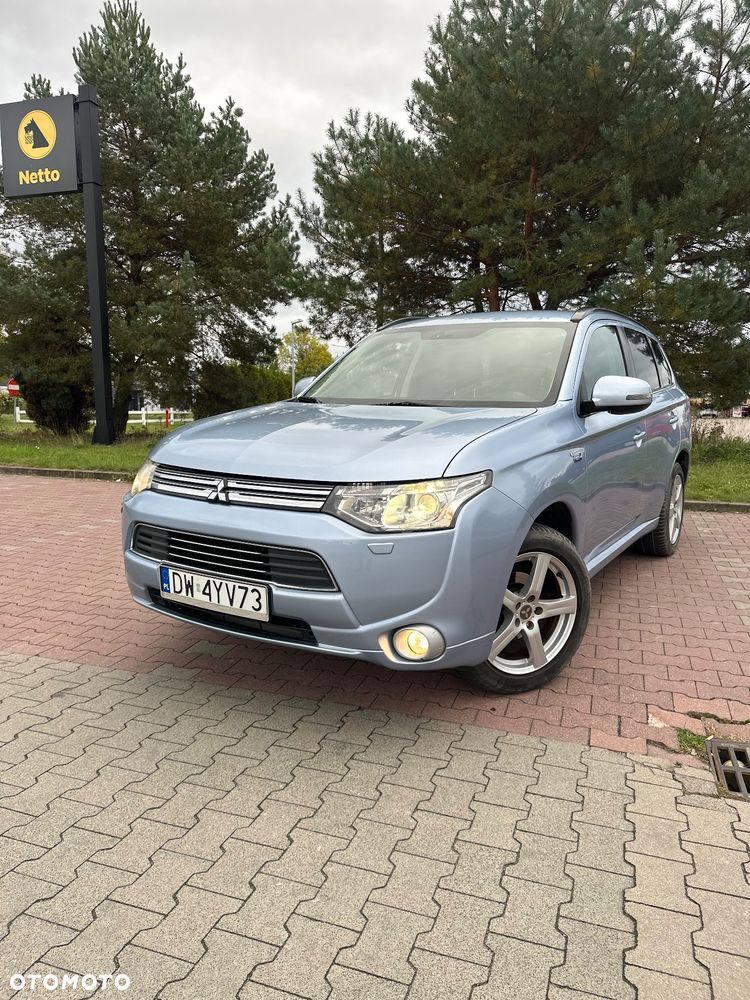 Mitsubishi Outlander - 1