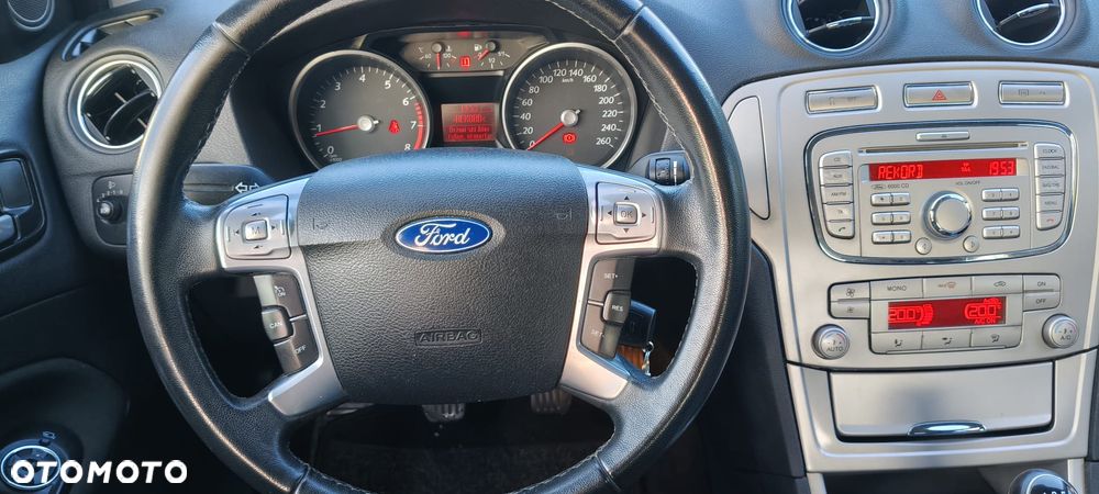 Ford Mondeo 2.0 Ambiente - 11