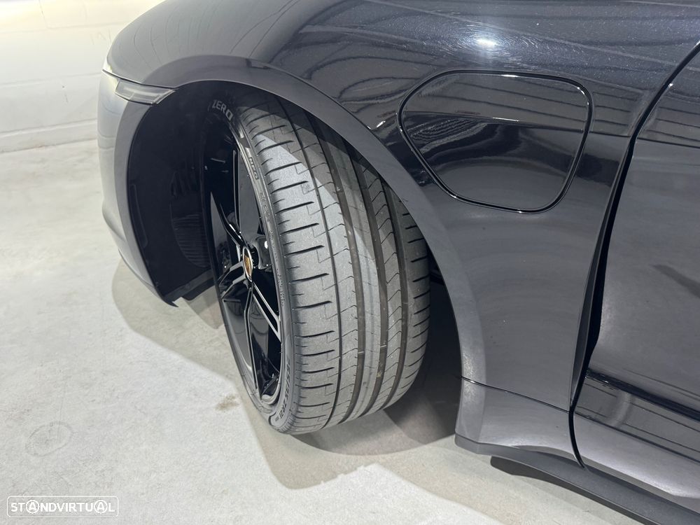 Porsche Taycan 4S - 38