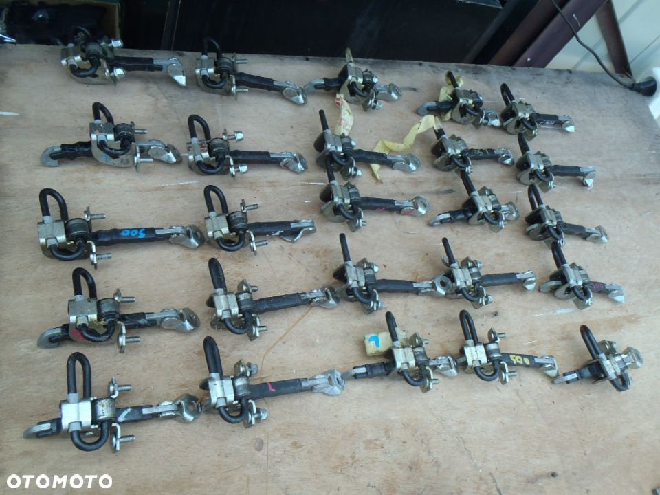 rygiel ogranicznik zawias drzwi fiat 500 oryginał. jak nowy posiadam wszystkie części