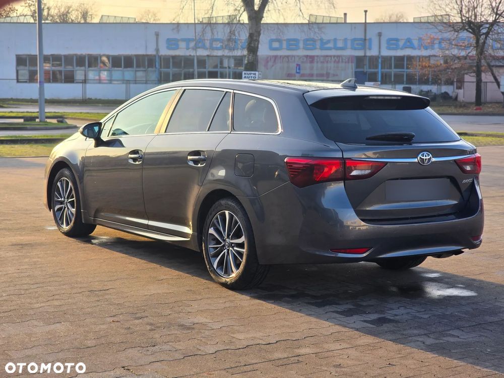 Toyota Avensis 1.8 Premium - 13