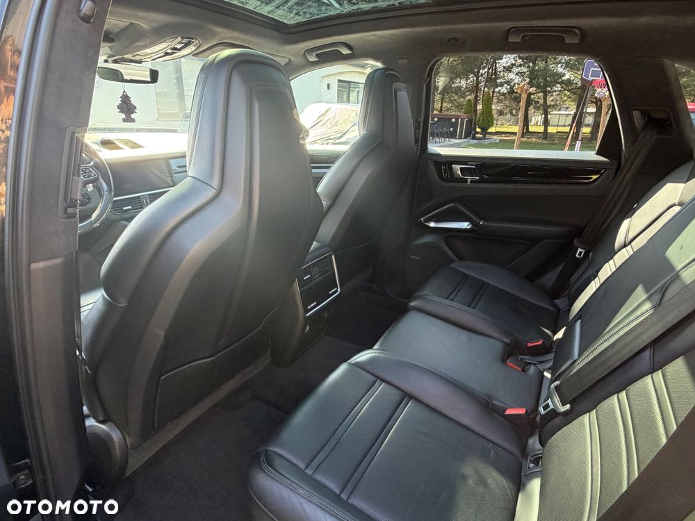 Porsche Cayenne - 15