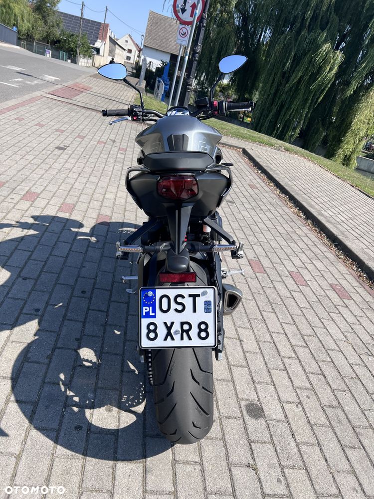 Triumph Street Triple - 11