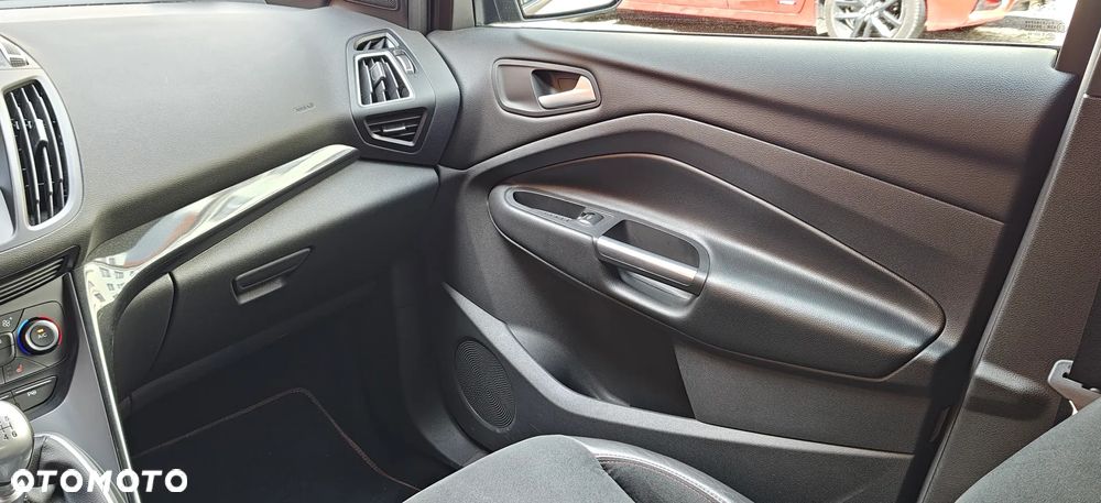 Ford Kuga 1.5 EcoBoost FWD ST-Line X - 20
