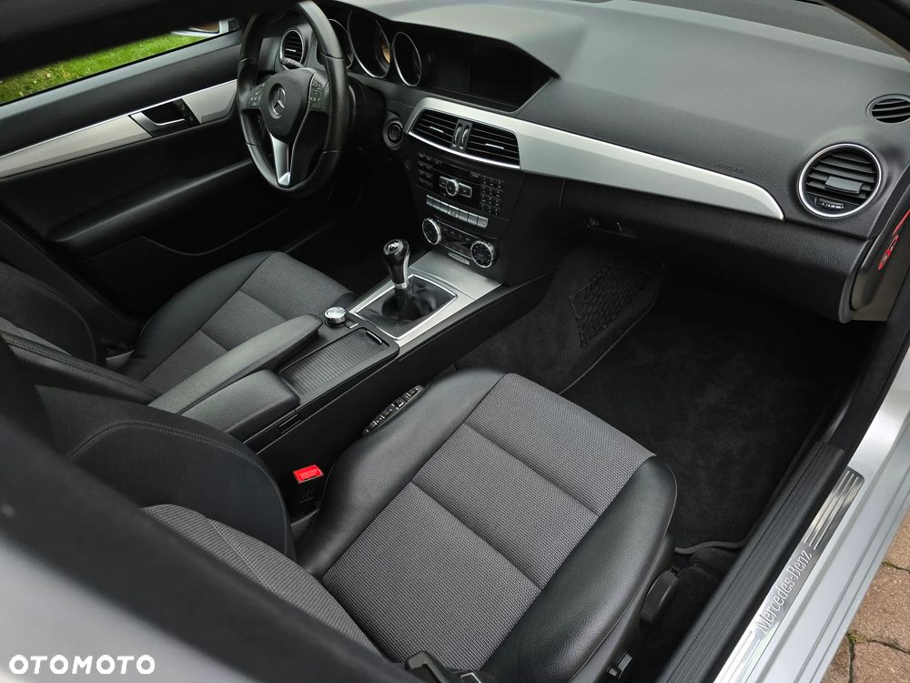Mercedes-Benz Klasa C 200 CDI BlueEff Avantgarde - 23