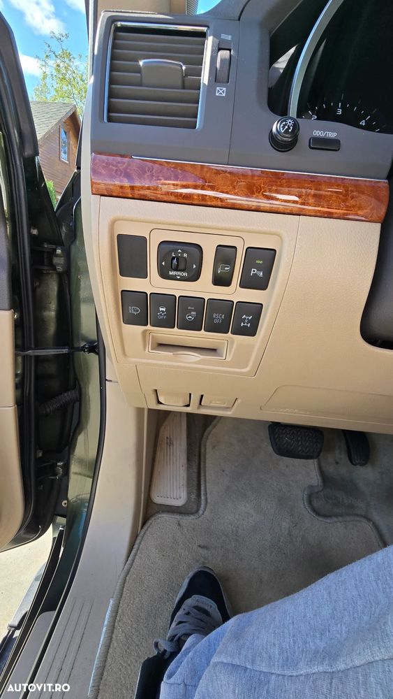 Toyota Land Cruiser 4.5 D-4D V8 Luxury - 28