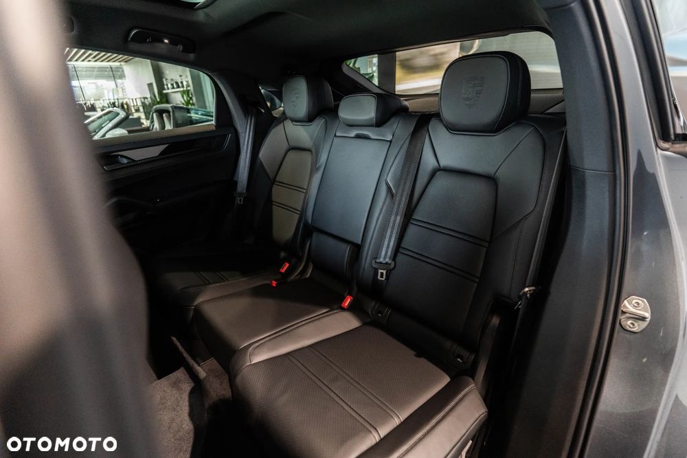 Porsche Cayenne E-Hybrid PHEV Black Edition - 12