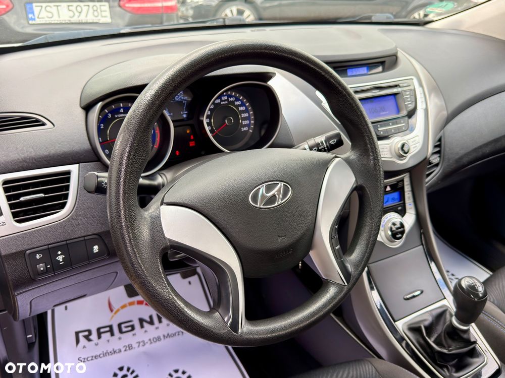 Hyundai Elantra 1.6 Style - 17