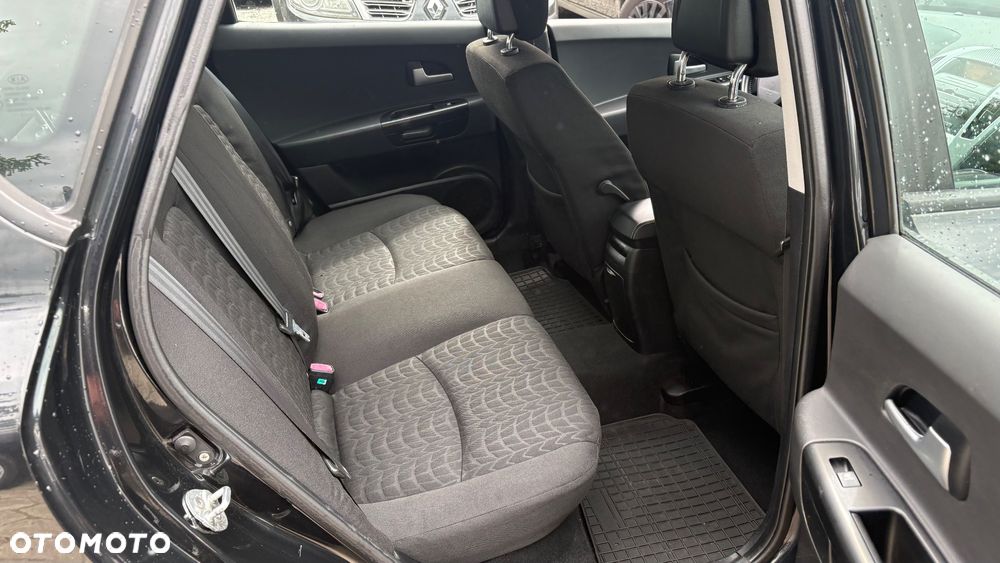 Kia Ceed - 11