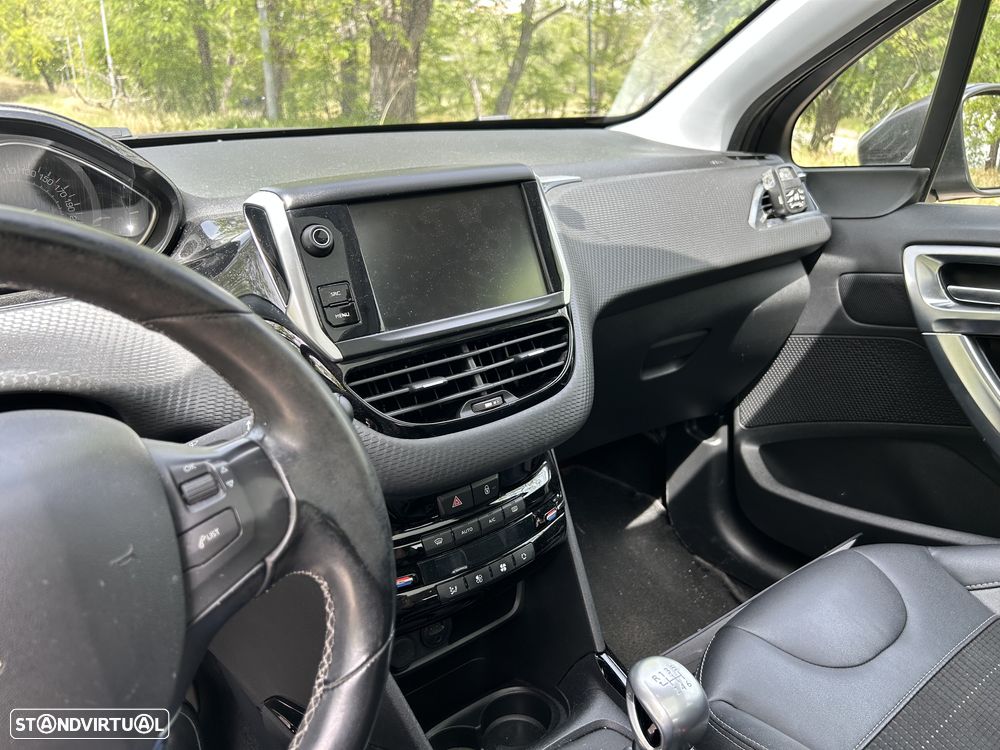 Peugeot 2008 1.2 PureTech Allure - 5