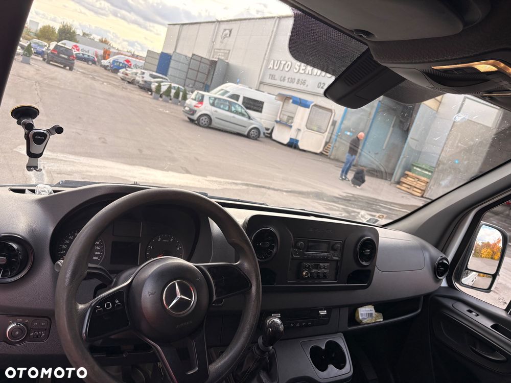 Mercedes-Benz Sprinter - 13