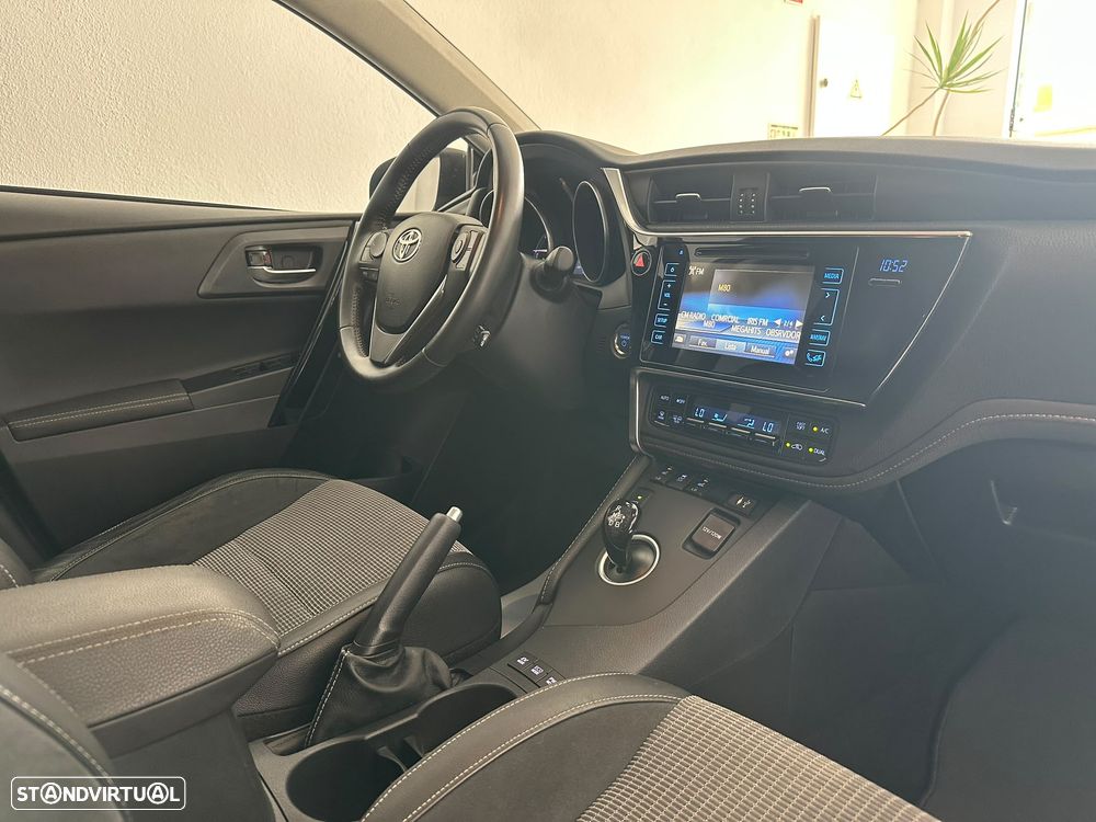Toyota Auris 1.8 HSD Comfort +P.Sport+Navi - 37