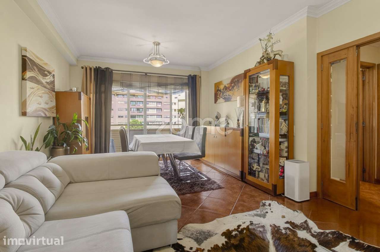 Apartamento T1+1 com metro à porta, Vilar de Andorinho - Grande imagem: 2/18