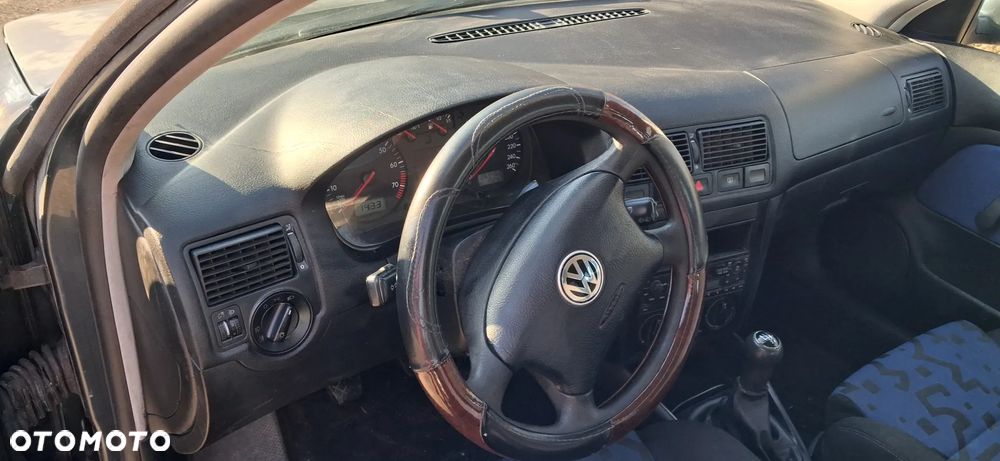 Volkswagen Golf 1.6 - 5