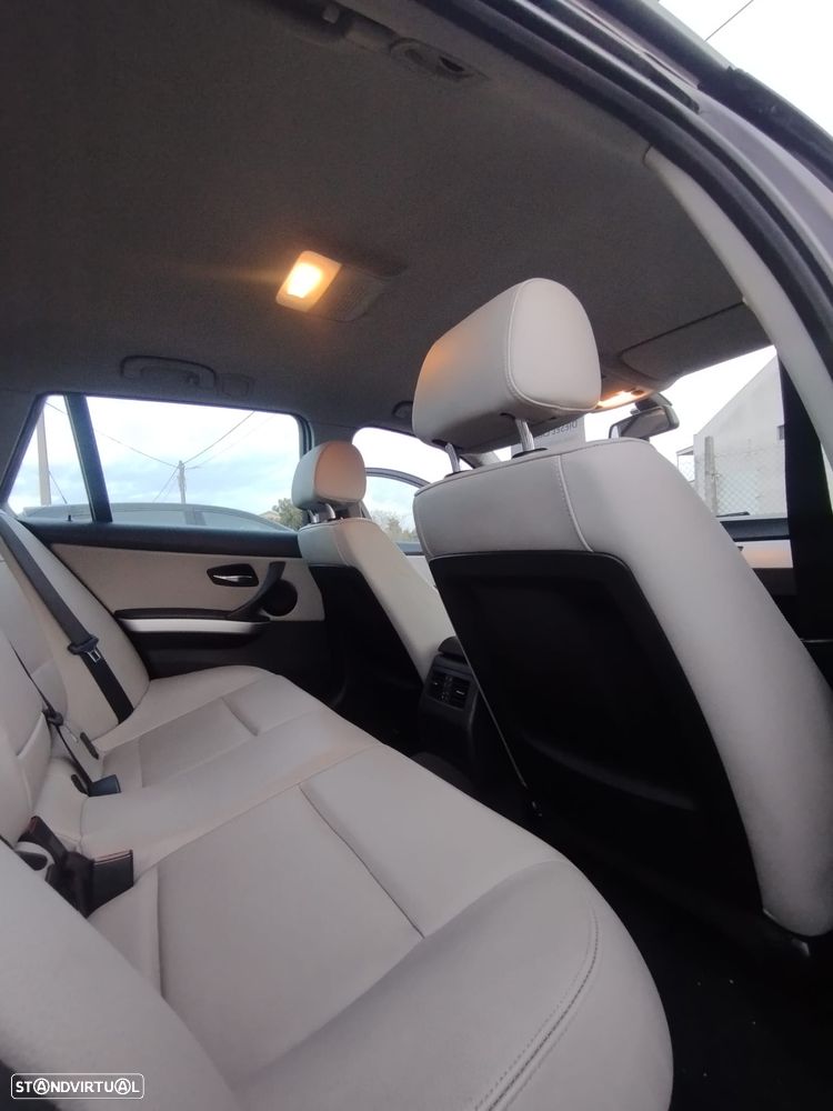 BMW 318 d LifeStyle - 33