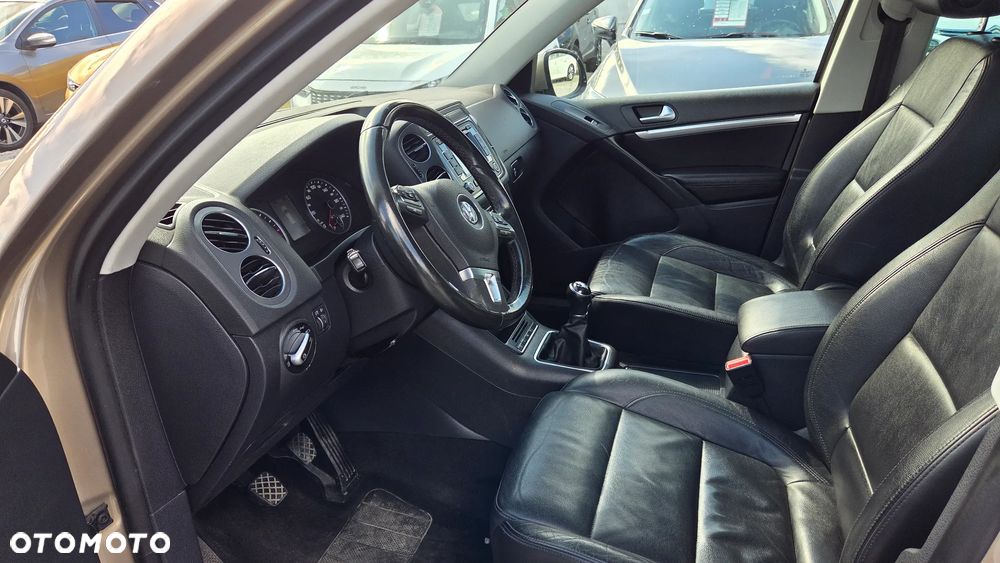Volkswagen Tiguan 2.0 TDI DPF BlueMotion Technology Exclusive - 18