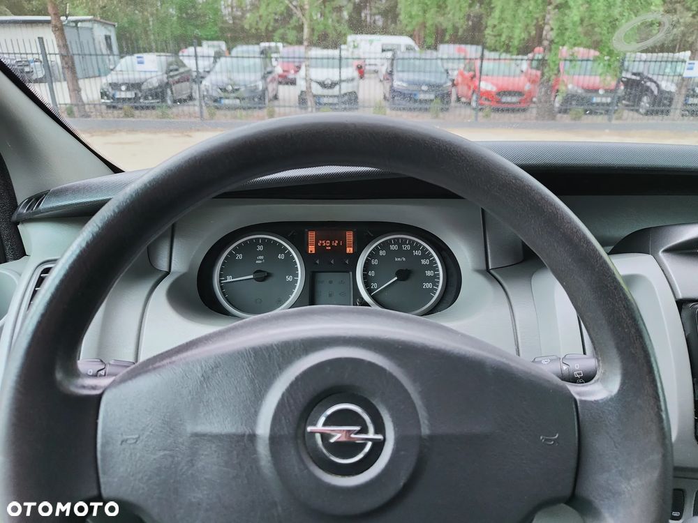 Opel Vivaro L2H1 2.9t - 32