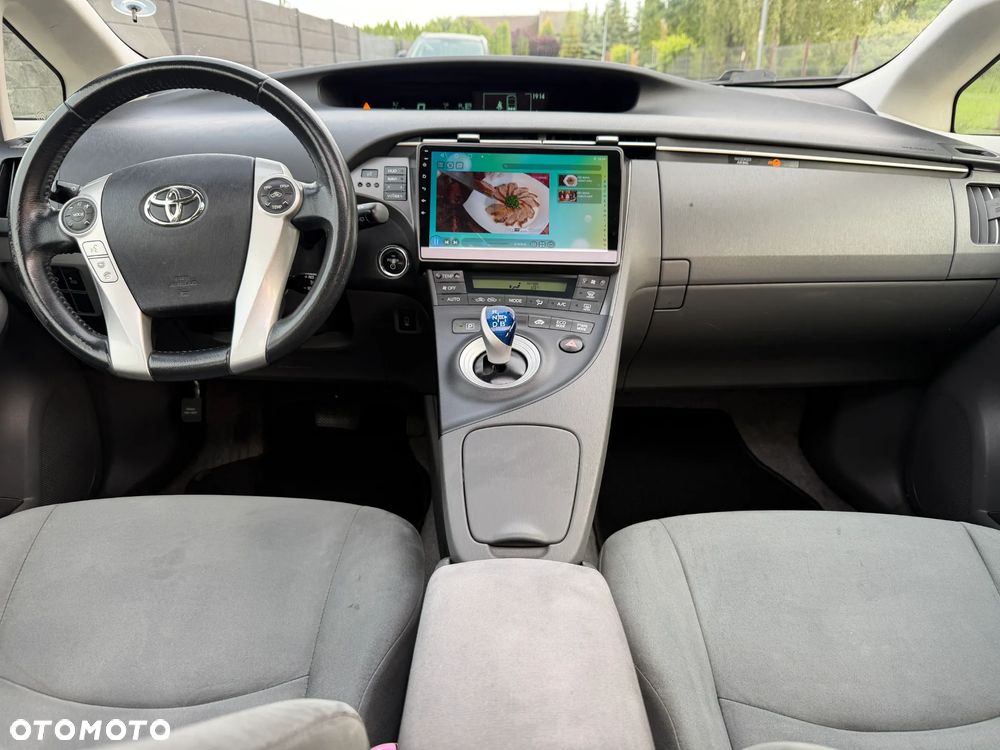 Toyota Prius (Hybrid) Executive - 4
