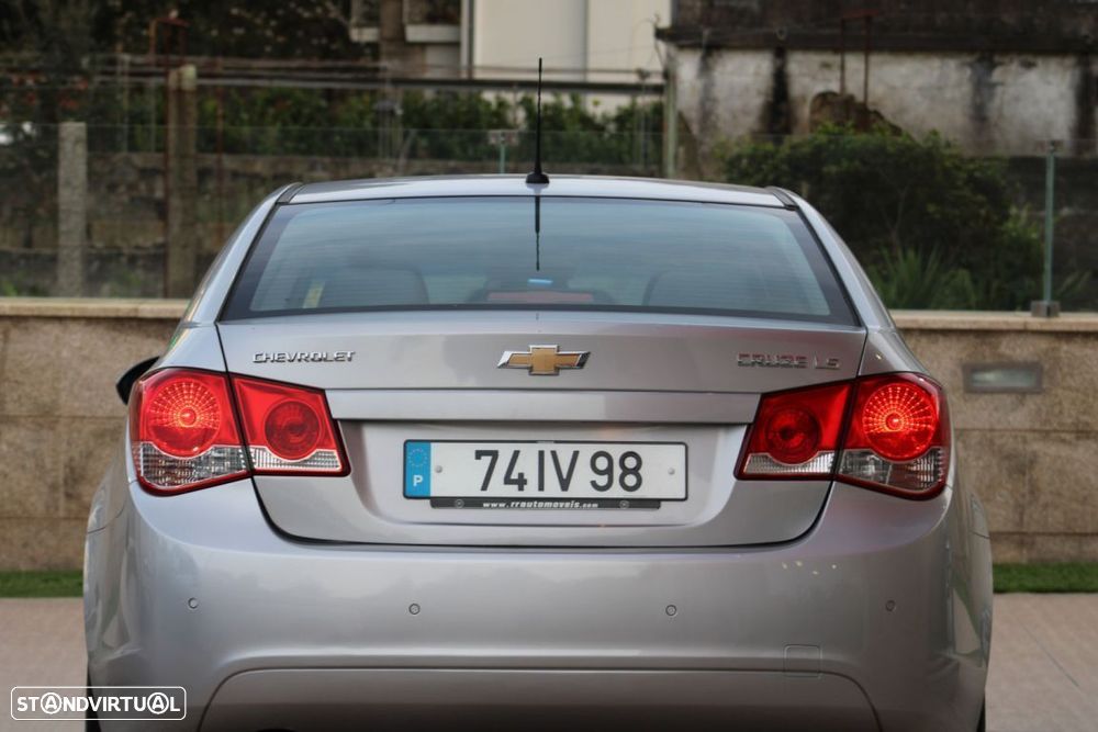 Chevrolet Cruze 1.6 LS - 23