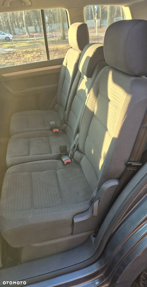 Volkswagen Touran 1.6 FSI - 9