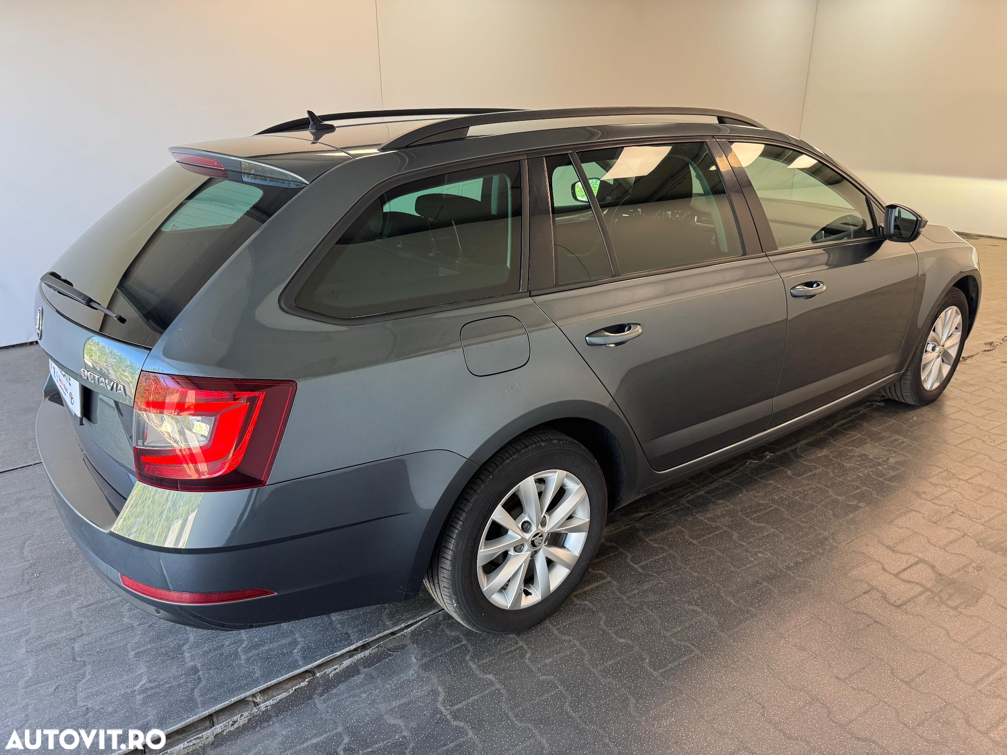 Skoda Octavia Combi Diesel 2.0 TDI DSG Style - 4