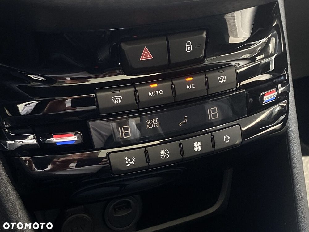 Peugeot 2008 1.2 Pure Tech GPF Allure S&S - 17
