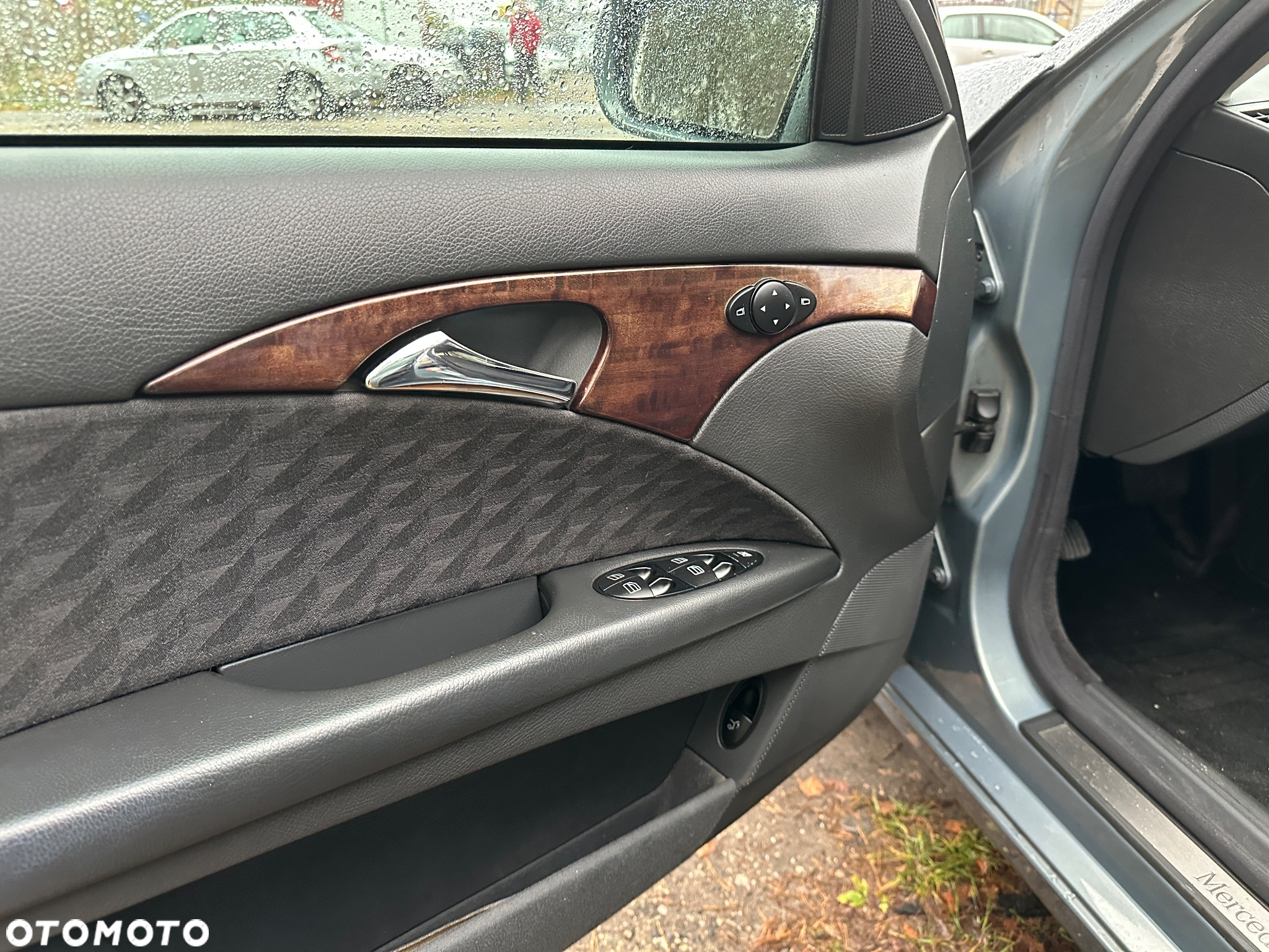 Mercedes-Benz Klasa E 200 T Kompressor Automatik Classic - 17